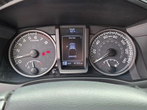 Used 2019 Toyota Tacoma TRD Off-Road image 19