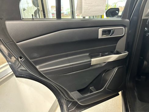 Used 2022 Ford Explorer XLT w/ Equipment Group 202A AWD/4WD image 27