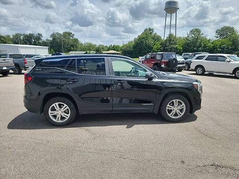 Used 2024 GMC Terrain SLE FWD image 6