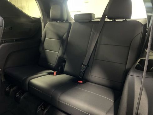 Used 2025 Chevrolet Traverse LT AWD/4WD image 24