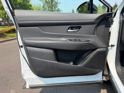 Used 2025 Nissan Murano SV AWD/4WD image 12