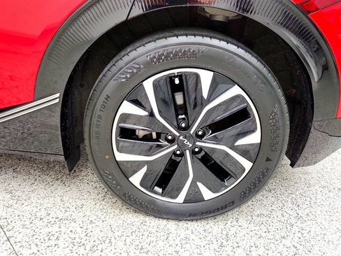 Used 2022 Kia EV6 Wind RWD image 9
