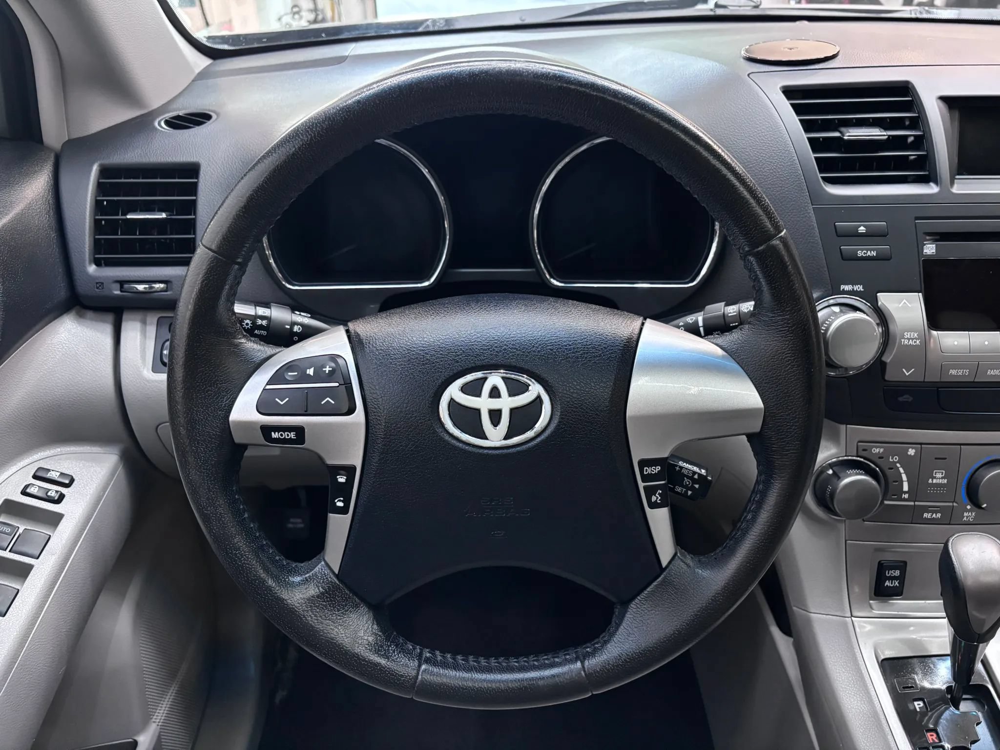 Used 2011 Toyota Highlander SE FWD image 13