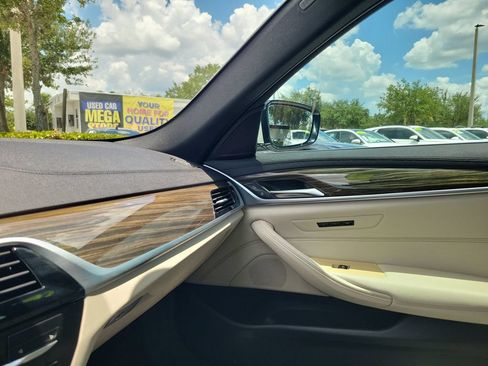 Used 2020 BMW 530i w/ Luxury Package RWD image 30