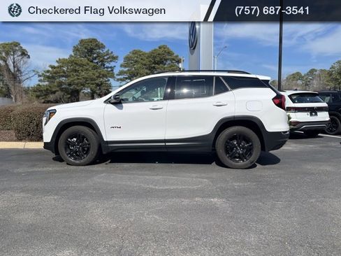 Used 2024 GMC Terrain AT4 image 4