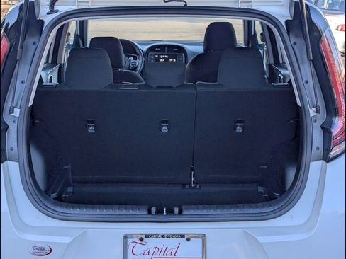 Used 2025 Kia Soul LX image 10