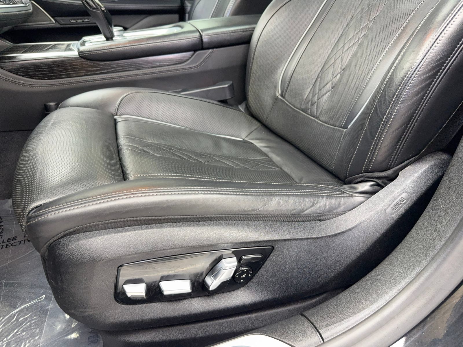 Used 2022 BMW 740i RWD image 34
