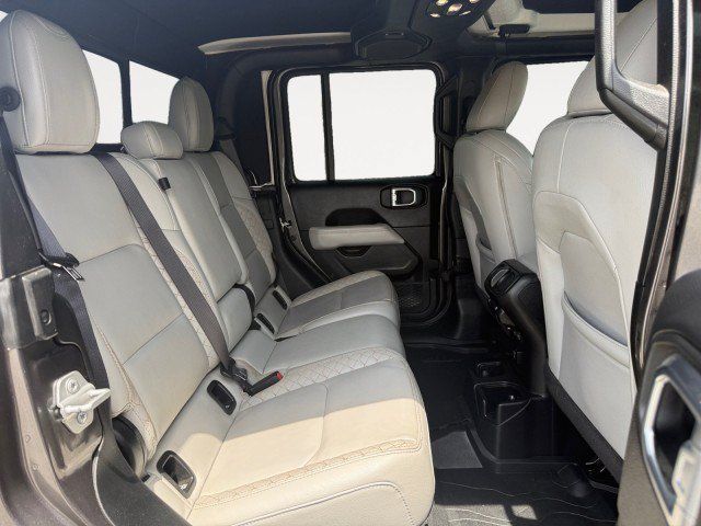 Used 2021 Jeep Gladiator Overland AWD/4WD image 12