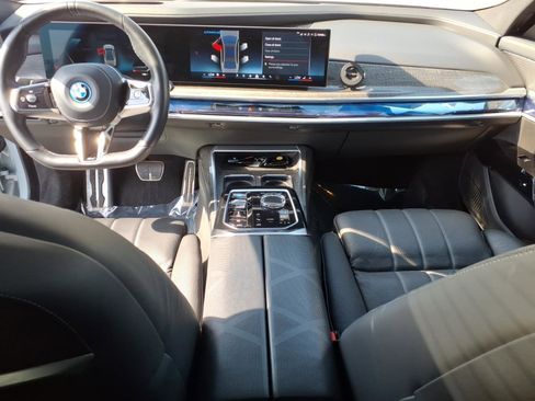 Used 2024 BMW i7 M70 w/ Executive Package AWD/4WD image 24