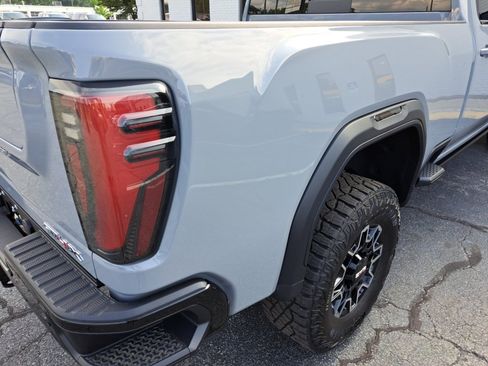 Used 2024 GMC Sierra 2500 AT4X AWD/4WD image 19