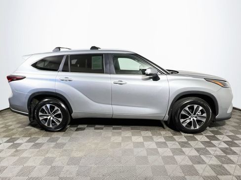 Certified 2024 Toyota Highlander XLE AWD/4WD image 8