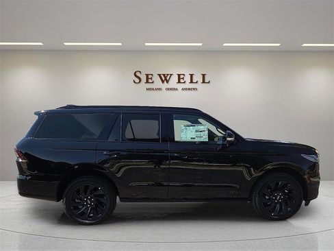 New 2025 Lincoln Navigator Reserve w/ Jet Appearance Package image 5