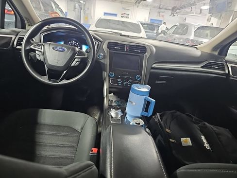 Used 2020 Ford Fusion SE FWD image 12