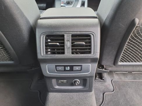 Used 2022 Audi Q5 AWD/4WD image 16