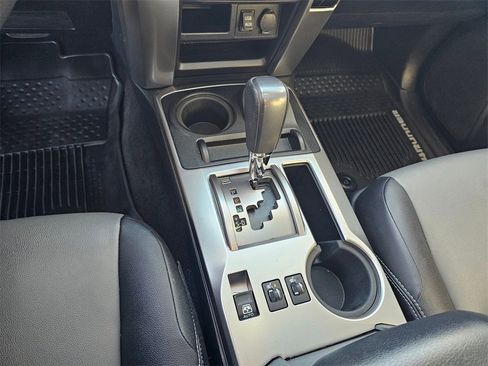 Used 2018 Toyota 4Runner SR5 Premium image 31