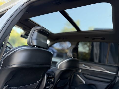 Used 2023 Jeep Grand Cherokee Overland w/ Advanced Protech Group III image 28