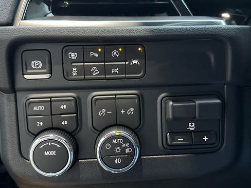 New 2026 Chevrolet Suburban Premier w/ Sun And Tow Package image 24