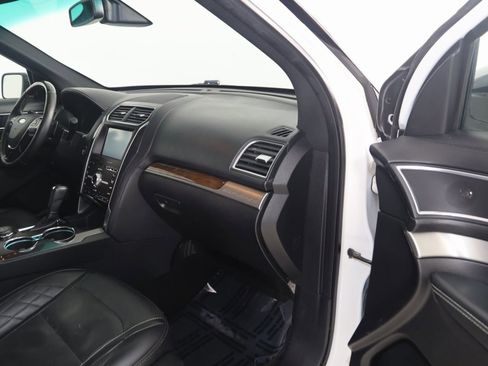 Used 2016 Ford Explorer Platinum image 43