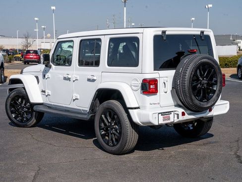 Used 2022 Jeep Wrangler Unlimited Sahara image 3