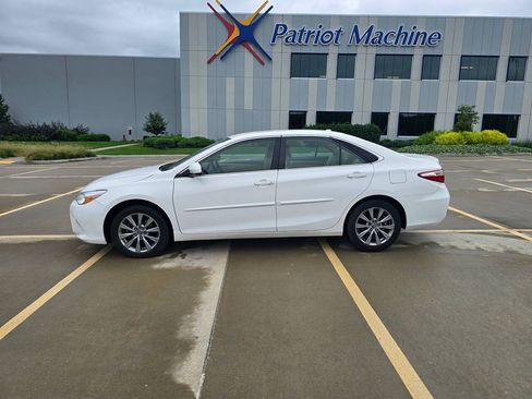 Used 2016 Toyota Camry XLE w/ Protection Package (Q2) FWD image 2