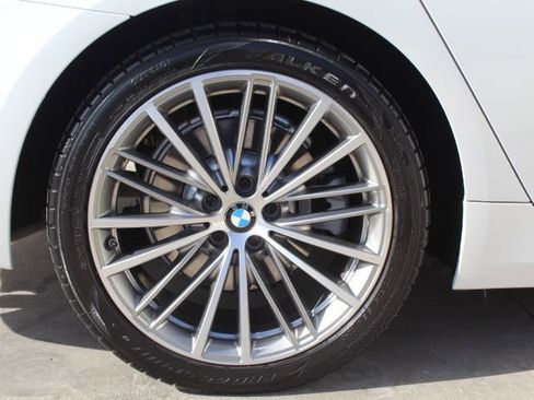 Used 2020 BMW 530e xDrive w/ Premium Package image 11