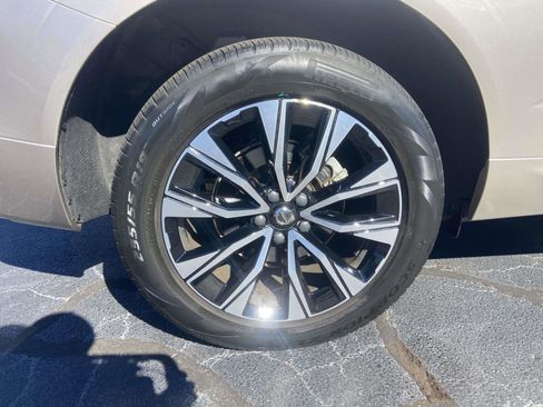 Certified 2023 Volvo XC60 B5 Plus w/ Climate Package image 11