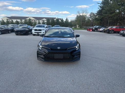 Used 2025 Toyota Corolla SE w/ SE Premium Package FWD image 3