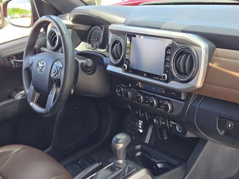 Used 2022 Toyota Tacoma Limited AWD/4WD image 5