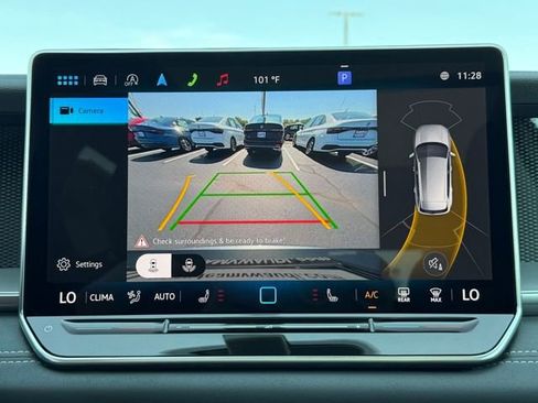 New 2025 Volkswagen Tiguan SE image 16