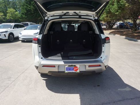 Used 2024 Nissan Pathfinder SL w/ SL Premium Package image 18