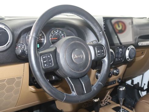 Used 2015 Jeep Wrangler Unlimited Sahara w/ Connectivity Group AWD/4WD image 6