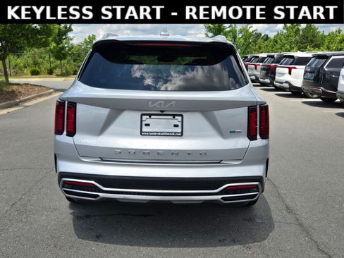 Used 2022 Kia Sorento S FWD image 6