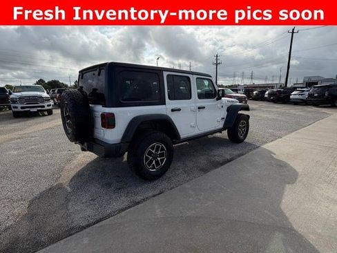 Used 2025 Jeep Wrangler Unlimited Rubicon AWD/4WD image 3