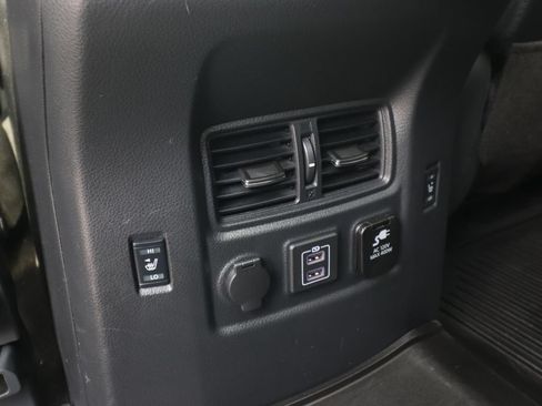 Used 2024 Nissan Titan PRO-4X w/ Pro-4x Convenience Package AWD/4WD image 13
