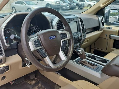 Used 2019 Ford F150 Lariat w/ Equipment Group 502A Luxury AWD/4WD image 11