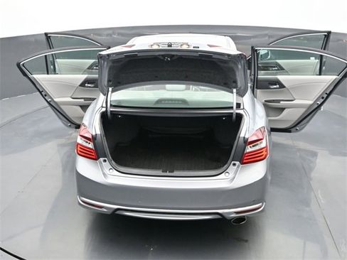 Used 2017 Honda Accord EX-L image 28