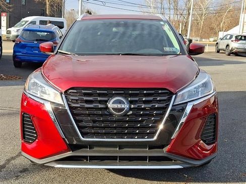 Used 2024 Nissan Kicks SV image 2