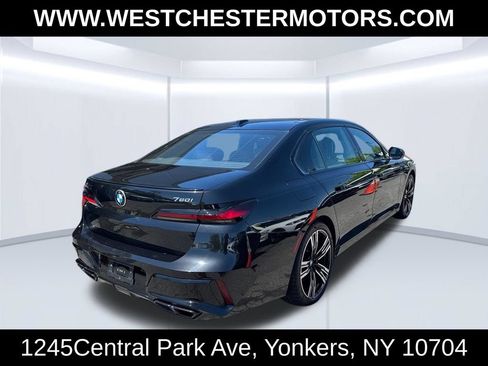 Used 2024 BMW 760i xDrive AWD/4WD image 4