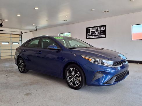 Used 2023 Kia Forte LXS w/ LXS Technology Package FWD image 17
