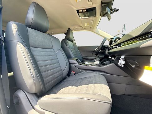 New 2025 Mitsubishi Outlander SE image 30