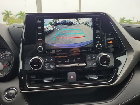 Used 2022 Toyota Highlander LE image 22