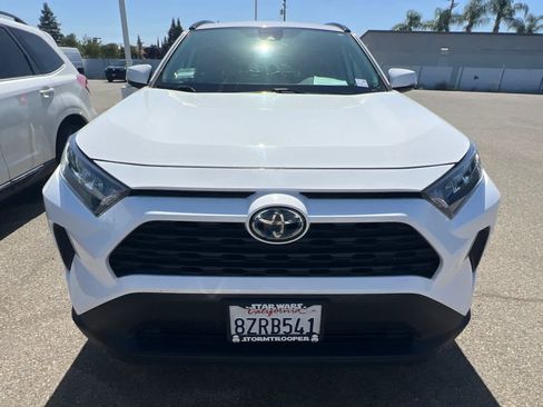 Used 2021 Toyota RAV4 LE AWD/4WD image 2