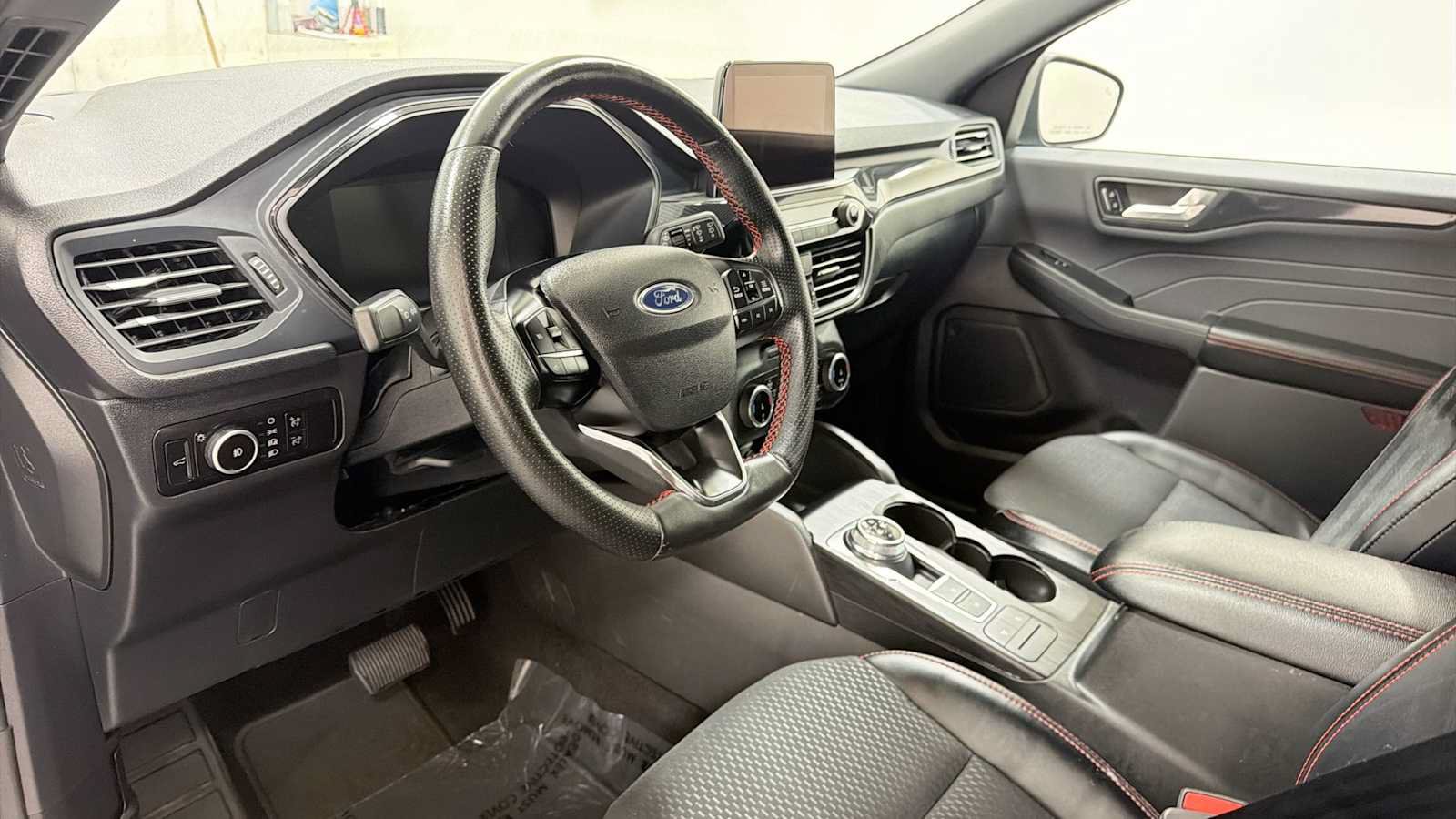 Used 2025 Ford Escape ST-Line Select AWD/4WD image 12