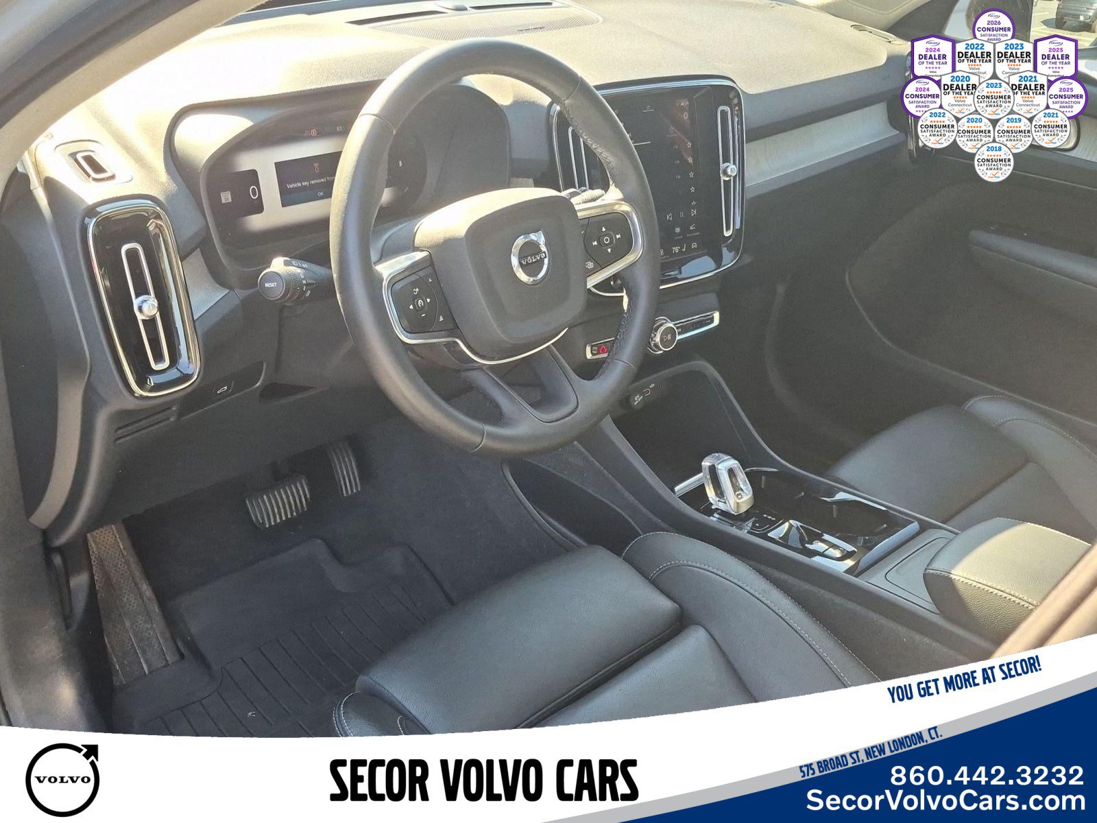 Used 2024 Volvo XC40 B5 Plus AWD/4WD image 11
