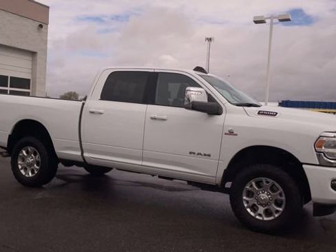 Used 2024 RAM 2500 Laramie AWD/4WD image 3