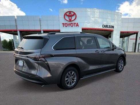 Certified 2024 Toyota Sienna XLE FWD image 4