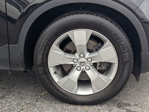 Used 2020 Volvo XC40 T4 Momentum w/ Protection Package Premier FWD image 12