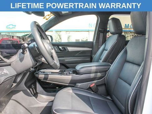 Used 2025 Buick Enclave Preferred AWD/4WD image 17