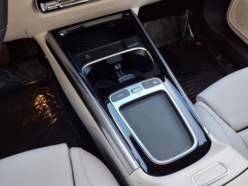 Used 2025 Mercedes-Benz GLA 250 4MATIC image 7