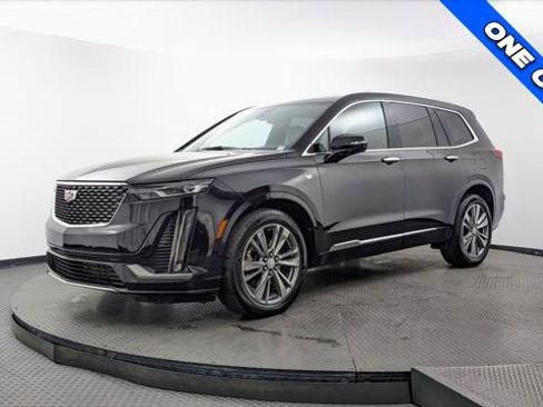 Used 2025 Cadillac XT6 Premium Luxury FWD image 2